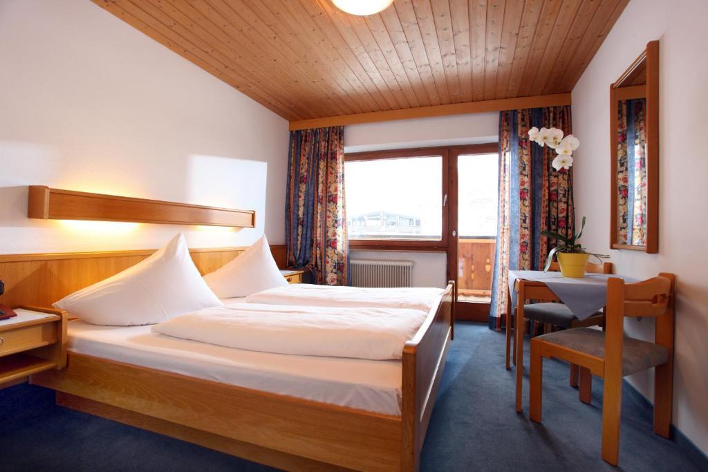 Hotel Taxacher Kirchberg in Tirol Room photo
